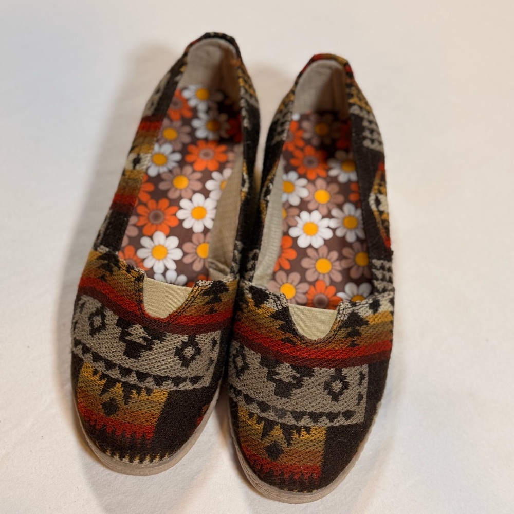 Multi Color Aztec Tribal Print Slip On Flats Loafers 5.5 RARE Midwestern‎